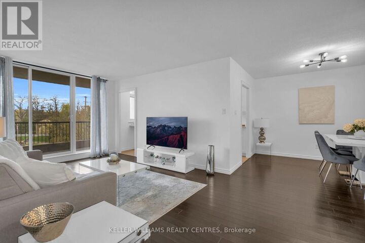 Property Photo: 7811 Yonge Street 407 ON L3T 4S3