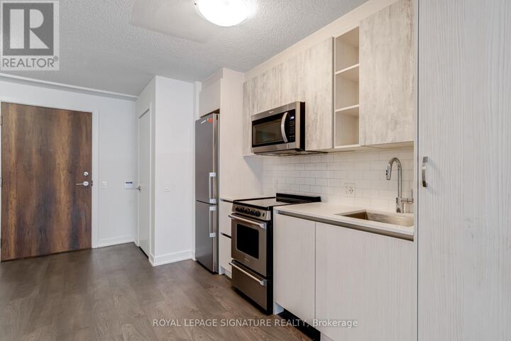 Property Photo:  251 Manitoba Street 202  ON M8Y 0B3 