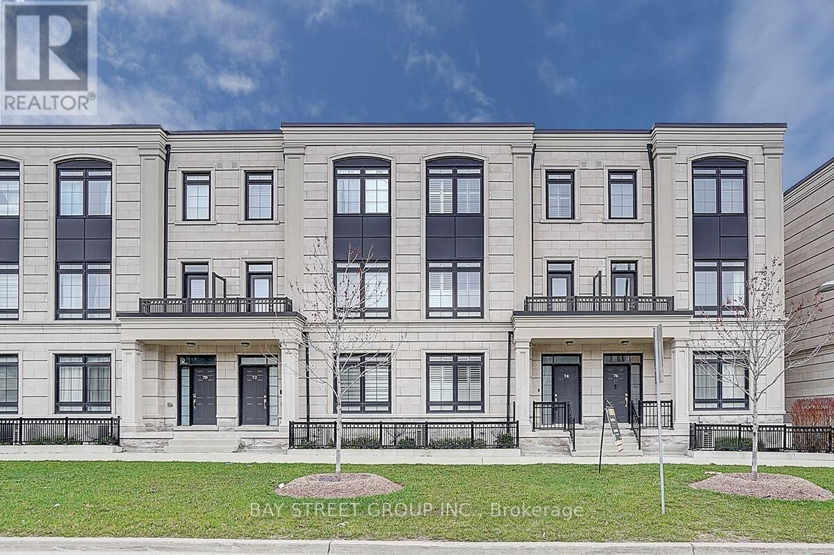 Property Photo:  74 Village Parkway East  ON L3R 4Z7 