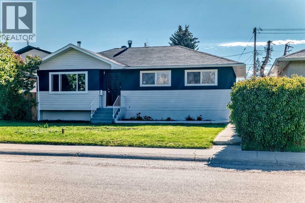 Property Photo: 1508 45 Street Southeast AB T2A 1N2