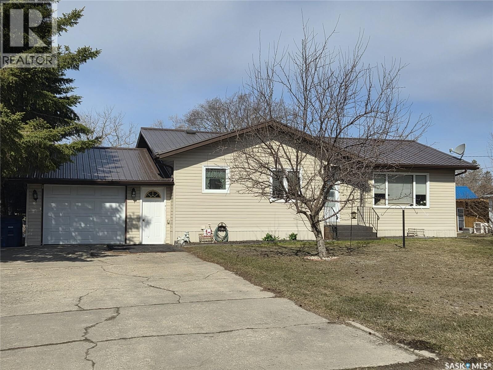 Property Photo: 249 Sixth Street NE SK S0A 4J0