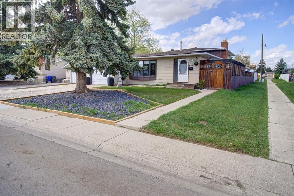 Property Photo: 664 49 Avenue West AB T0L 0T0