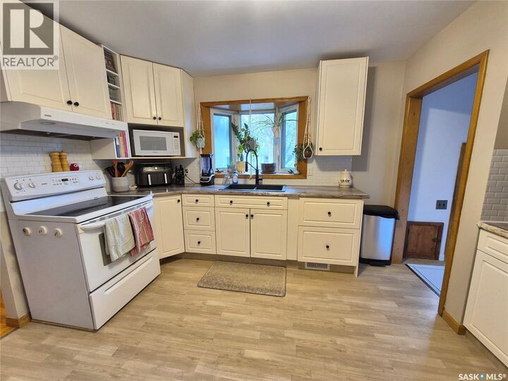 Property Photo: 451 Woodlawn Crescent SK S4H 0X5