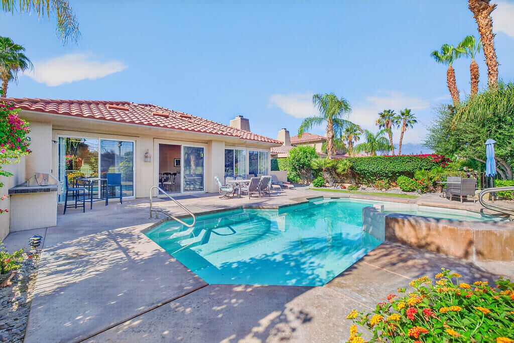 Property Photo:  83 N Kavenish Drive  CA 92270 