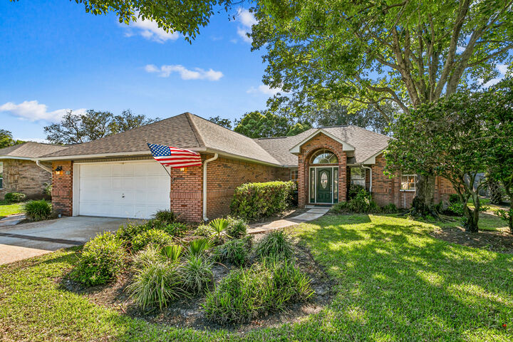 Property Photo: 157 Kel-Wen Circle FL 32541