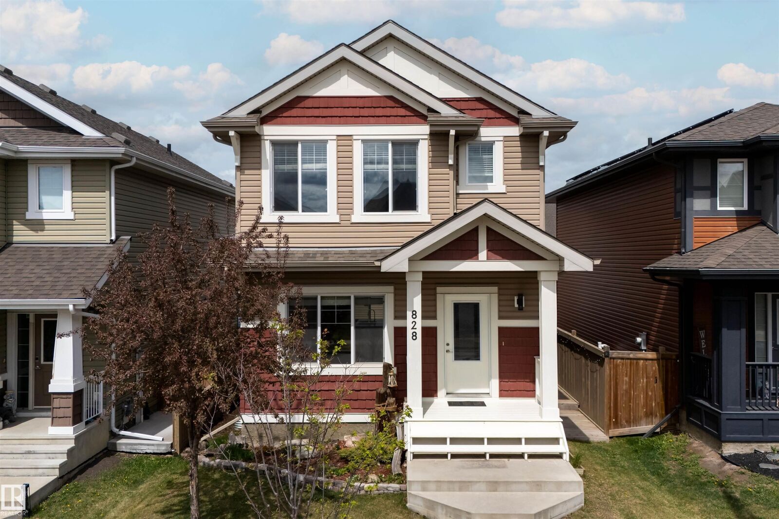 Property Photo:  828 36 Avenue NW  AB T6T 1A1 