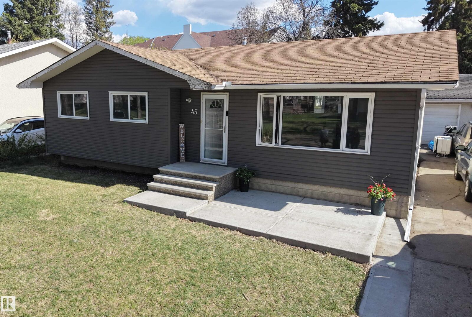 Property Photo:  45 Lambert Crescent  AB T8N 1M3 