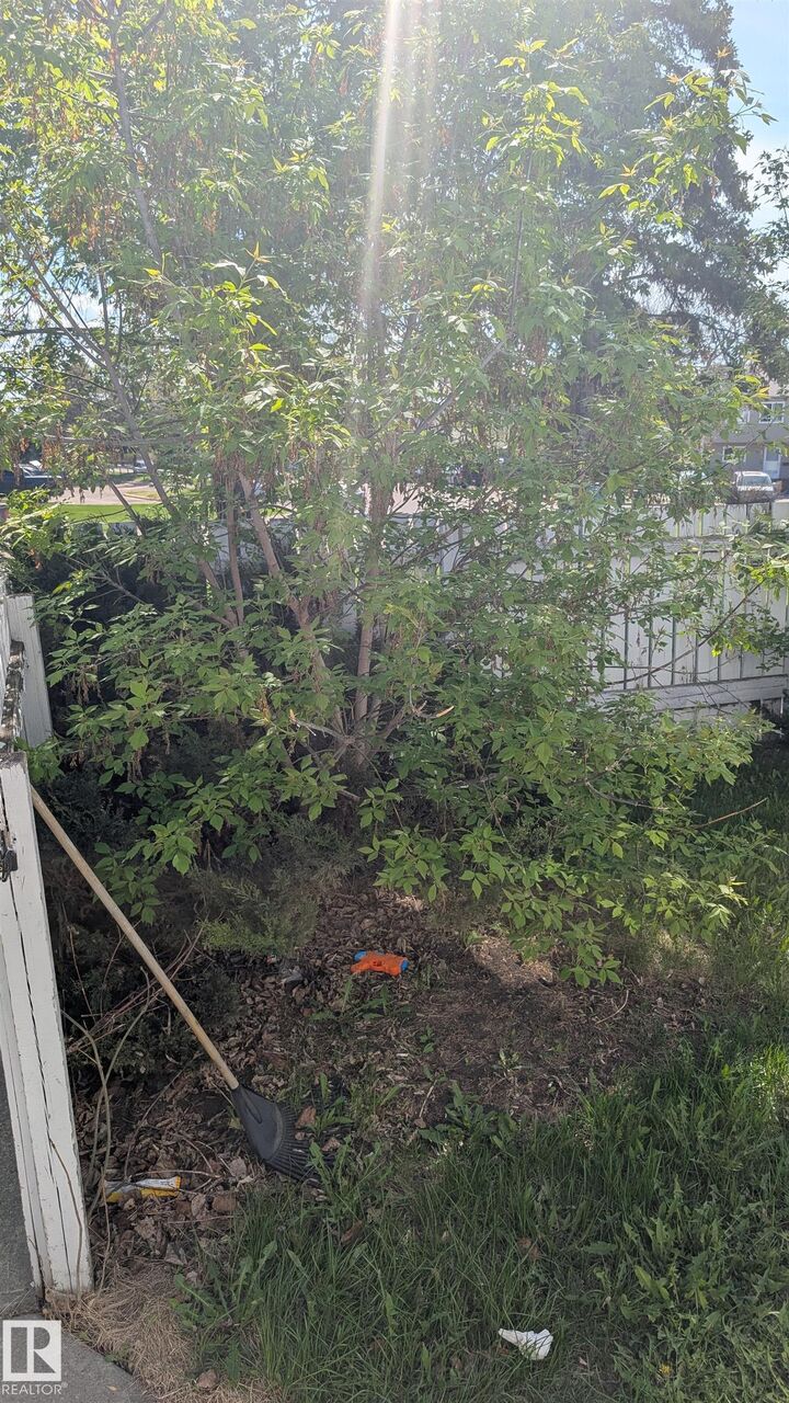 Property Photo: 4 Amberly Crest NW AB T5A 2H9