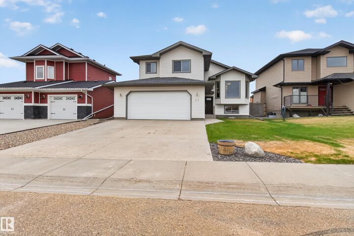 Property Photo:  21 Beaverhill View Cr  AB T0B 4J0 