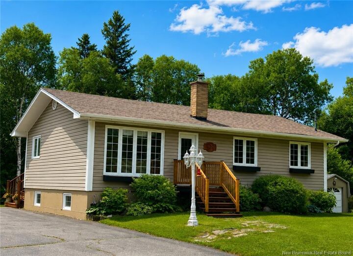 429 Acadie — photo 1