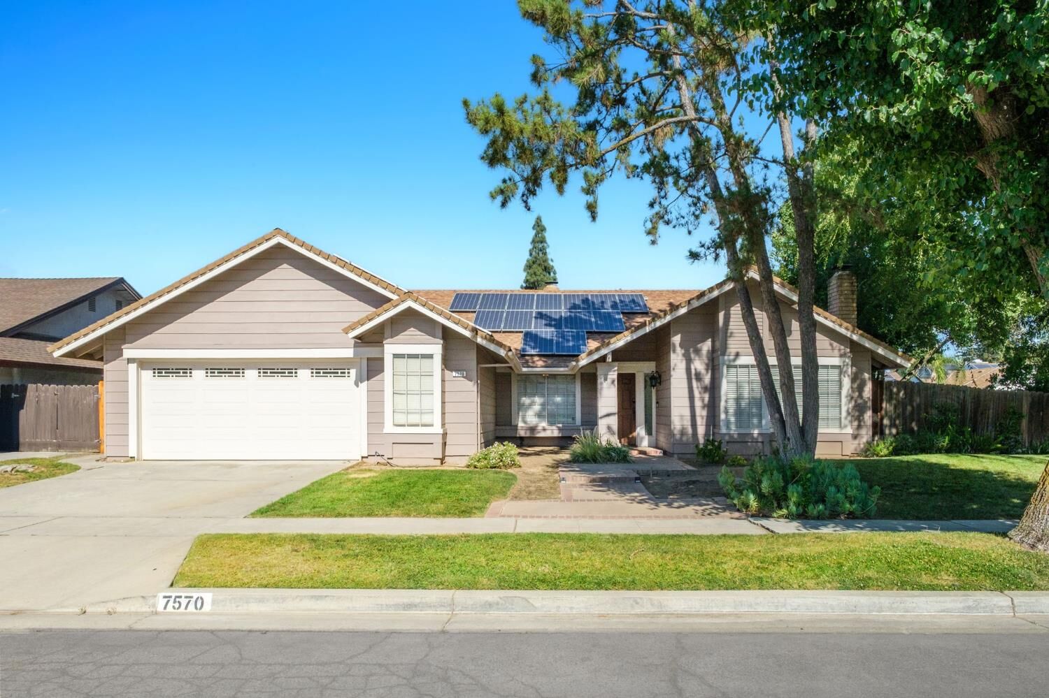 Property Photo: 7570 N 6th Street CA 93720