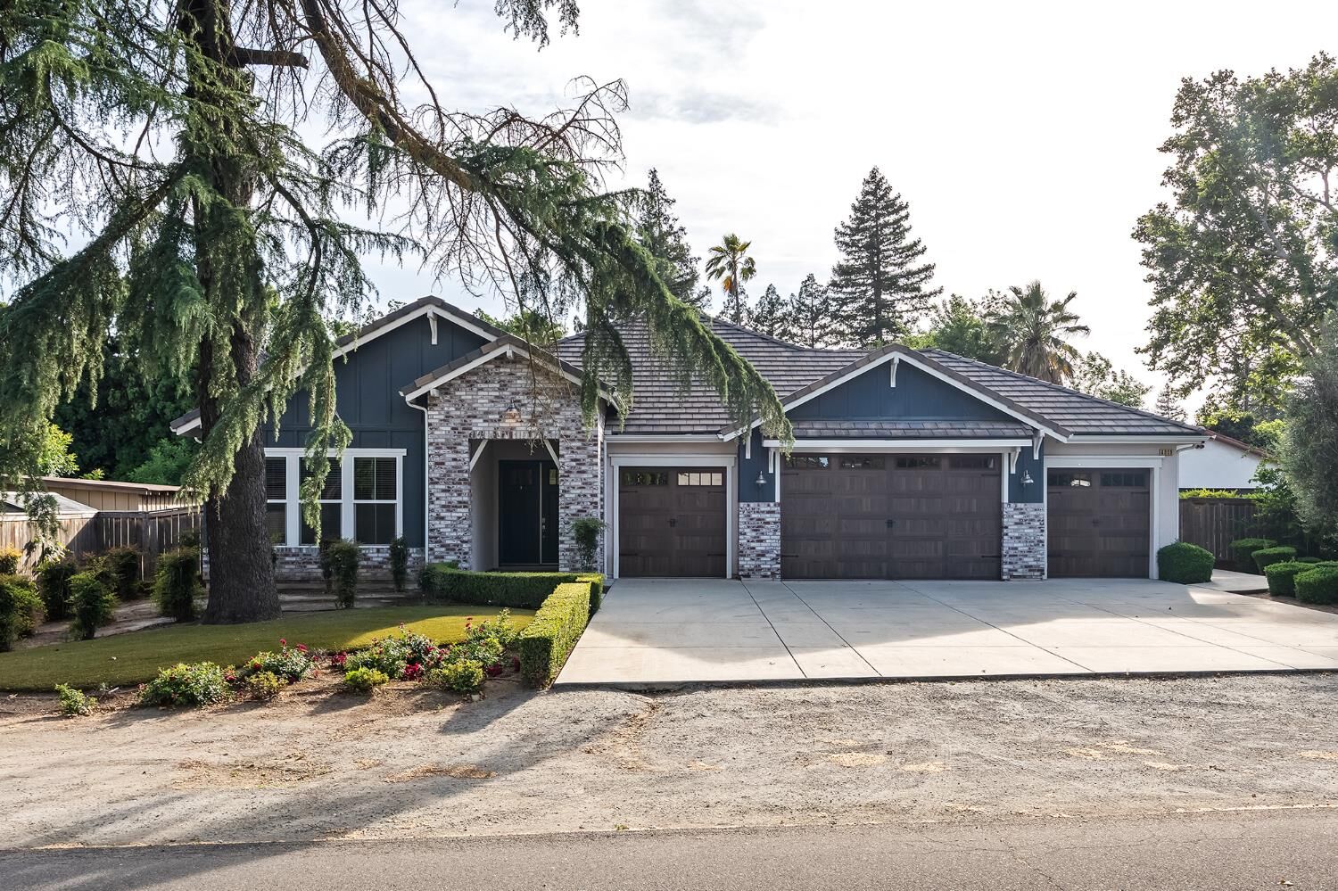 Property Photo:  4809 N Sunset Avenue  CA 93704 