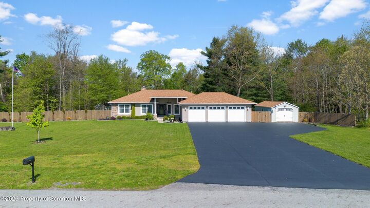 Property Photo:  31 Wright Way  PA 18446 