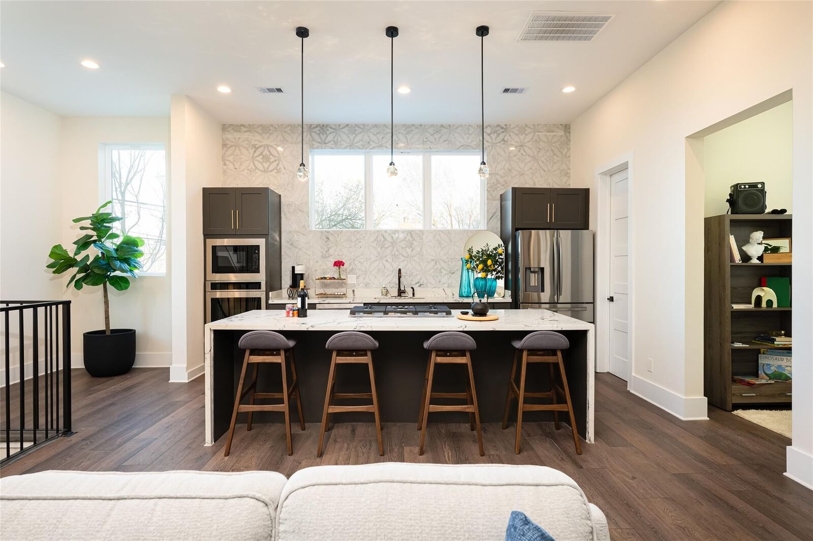 Property Photo:  917 Thompson Street  TX 77007 