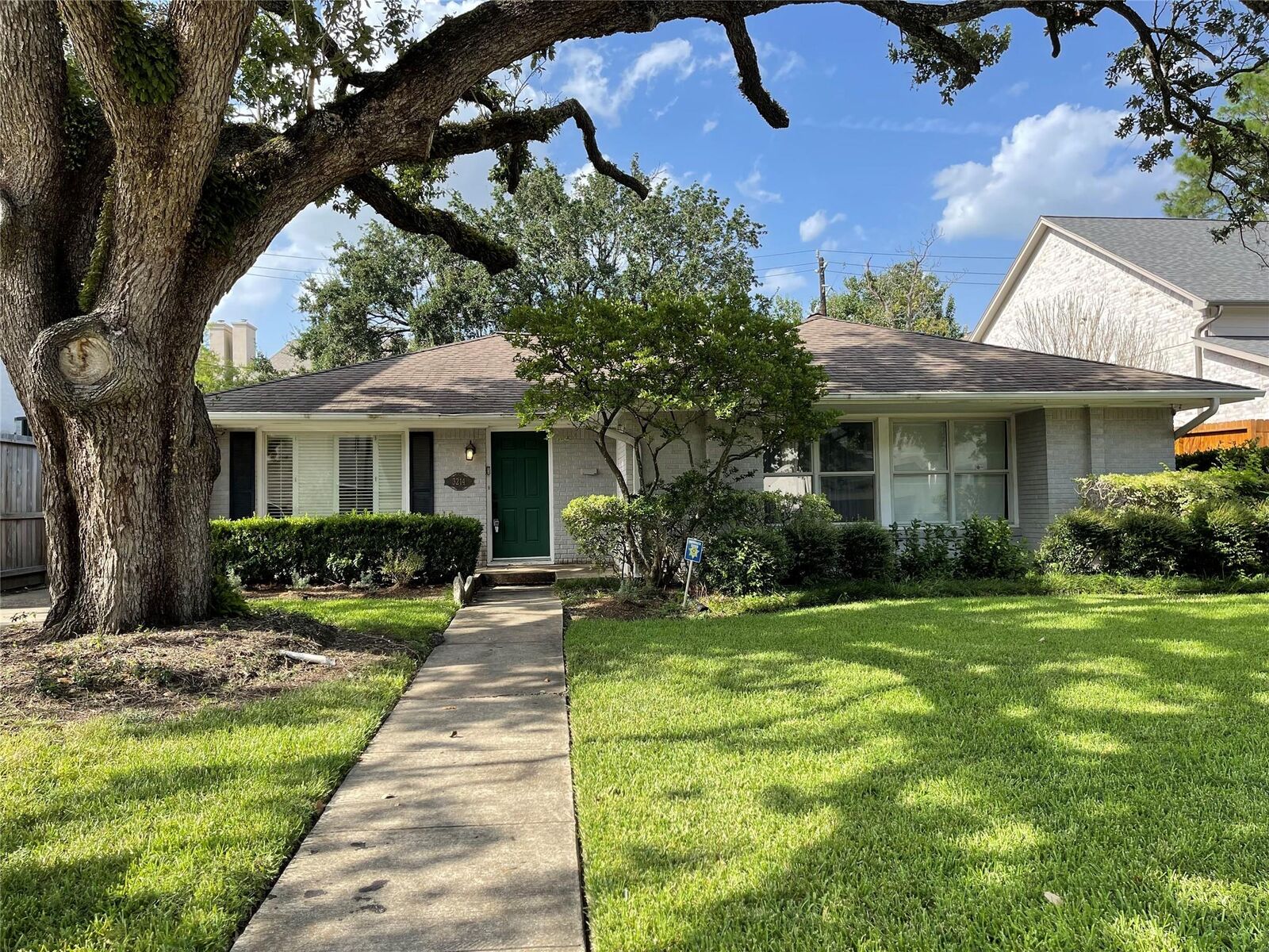 Property Photo: 3214 Glen Haven Boulevard TX 77025