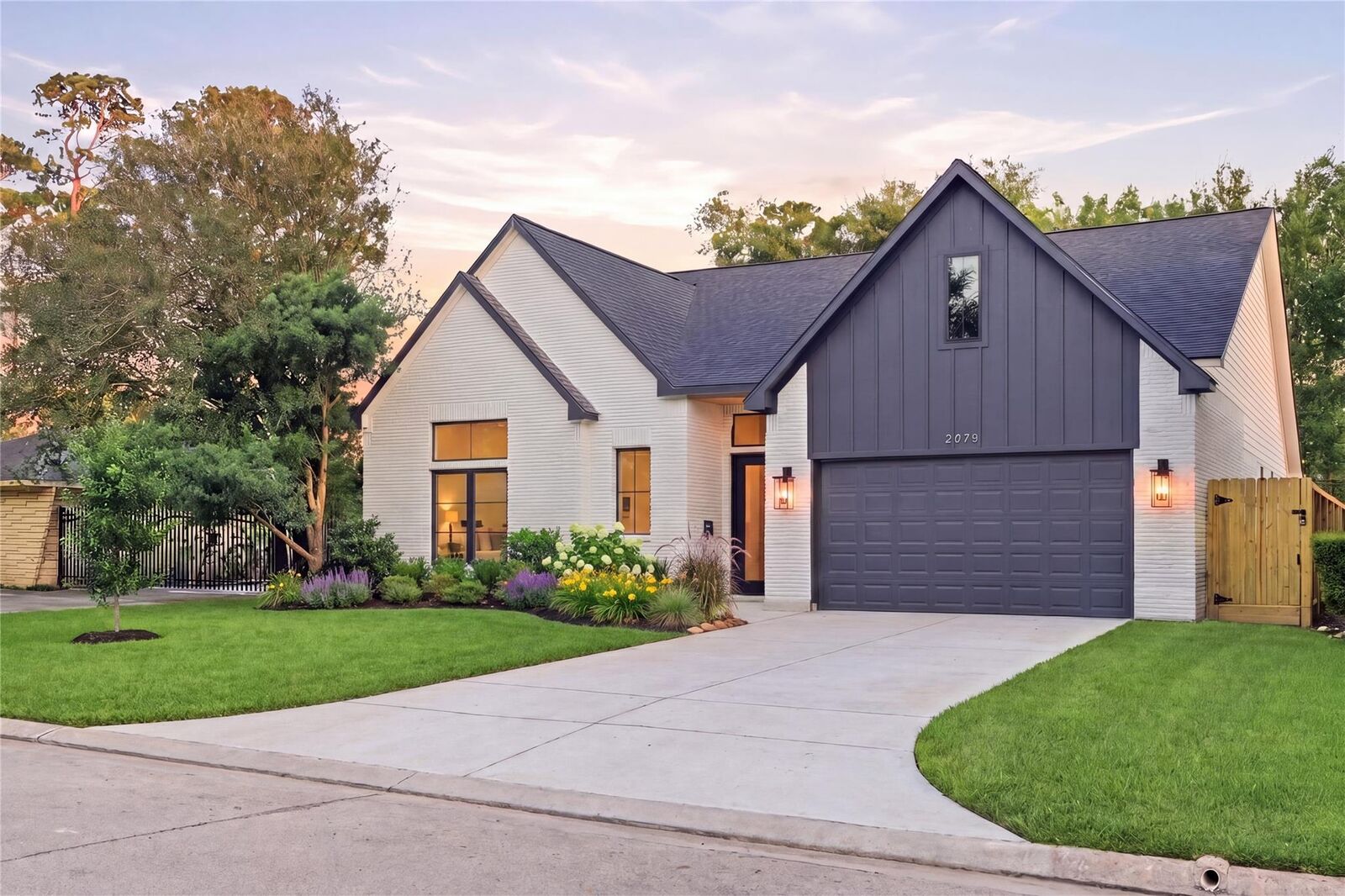 Property Photo:  2023 Viking Dr Drive  TX 77018 