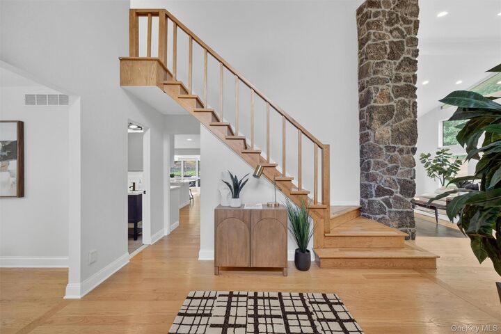 Property Photo:  8 Pine Tree Lane  NY 10924 
