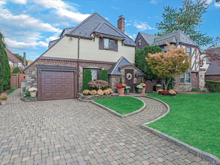 Property Photo:  16 Kenilworth Road  NY 11501 