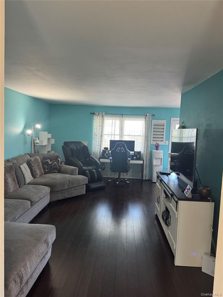 Property Photo:  16 Milford Lane 7R  NY 10901 