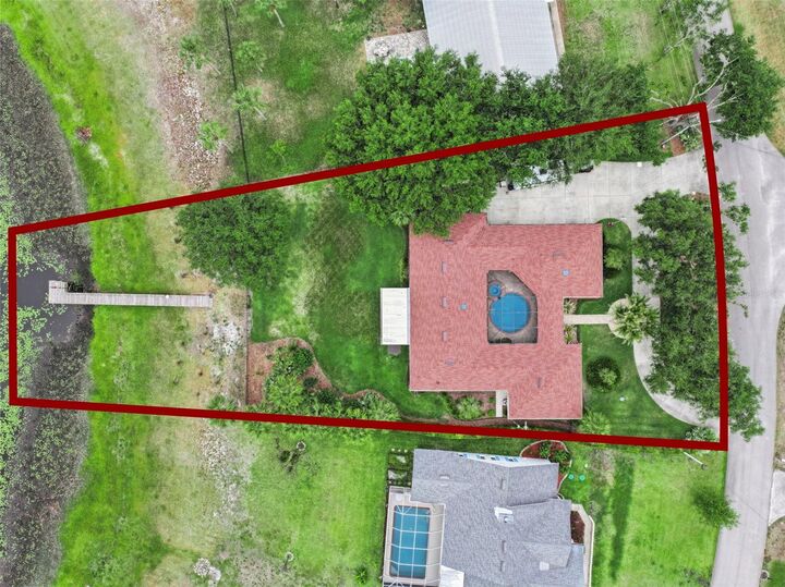 Property Photo:  1041 Country Lake Circle  FL 33898 