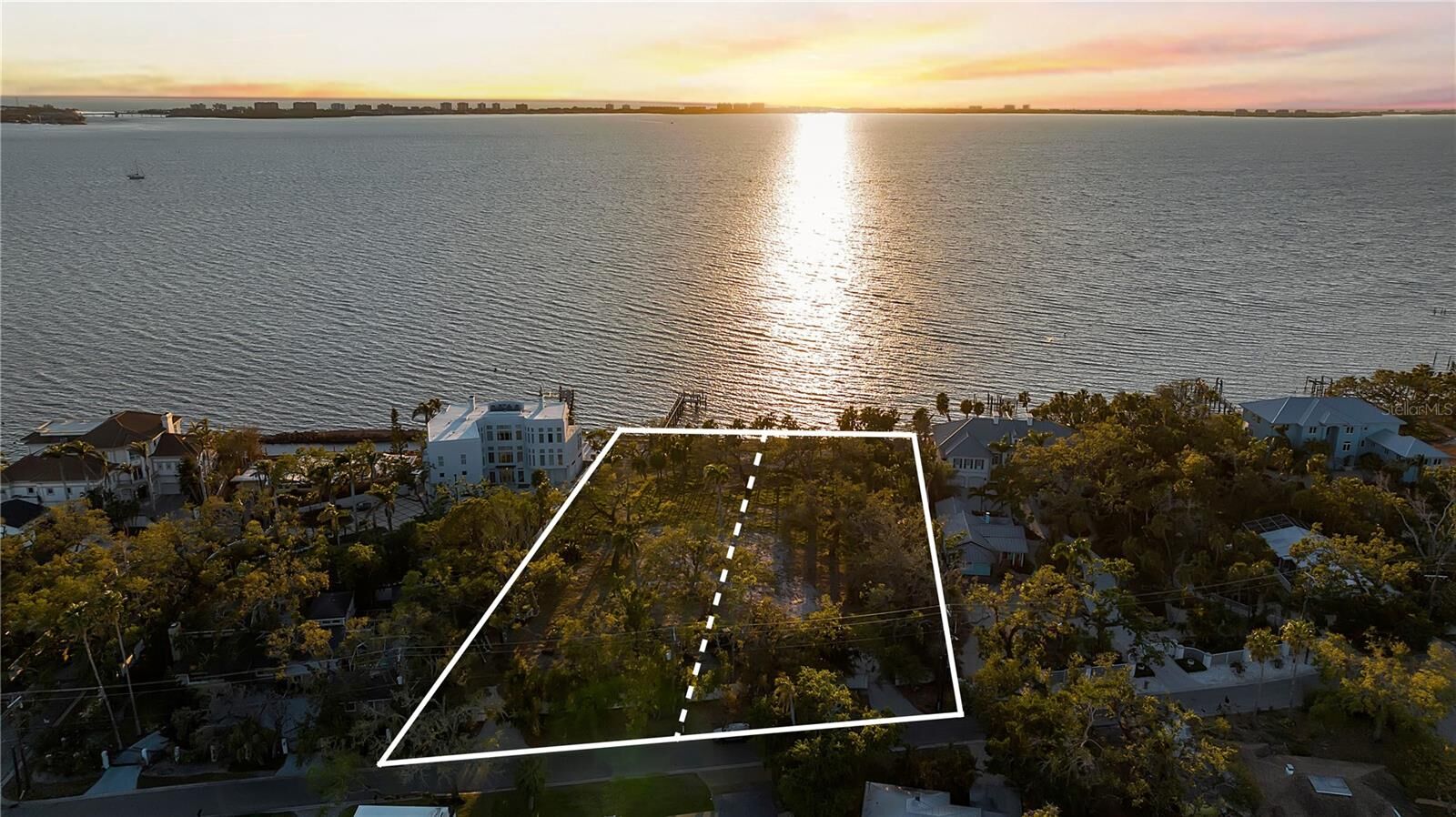 Property Photo:  2046 Alameda Avenue  FL 34234 
