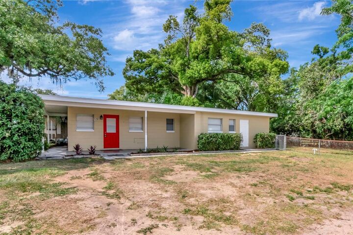 Property Photo: 126 Kingsway Road FL 33510