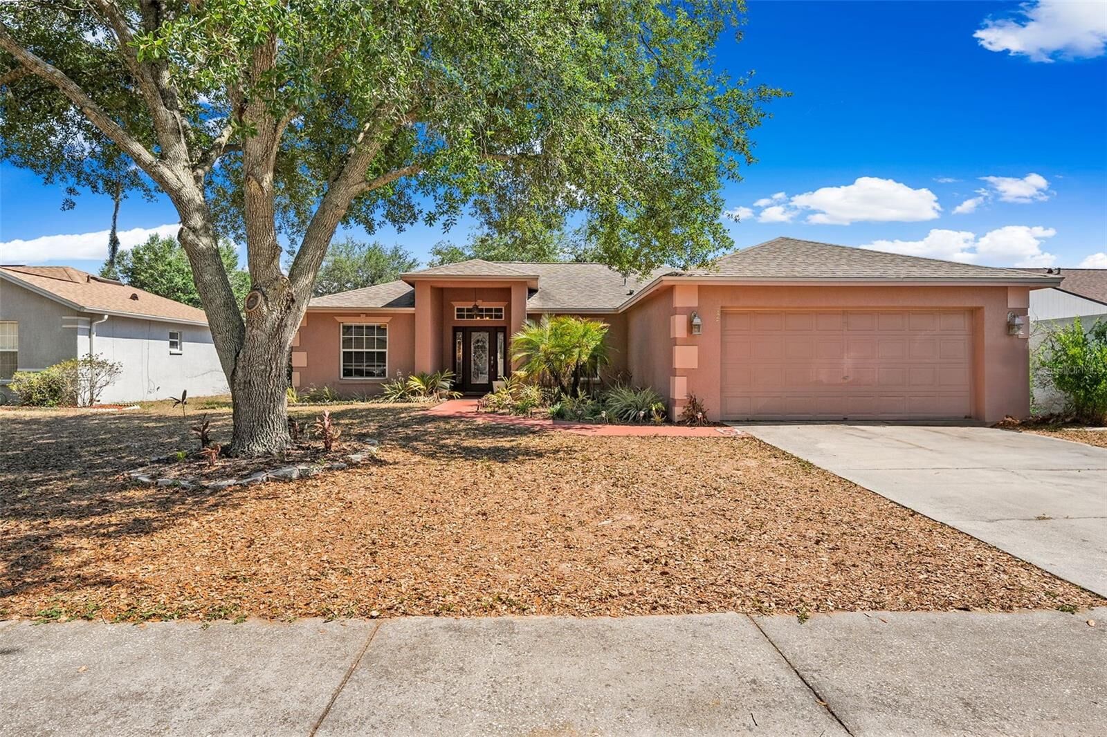 Property Photo:  127 Winston Manor Circle  FL 33584 