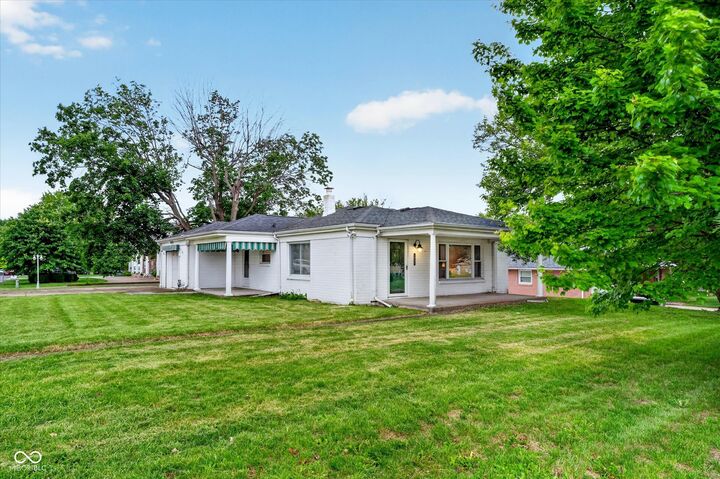 Property Photo:  1921 E 10th Street  IN 46012 