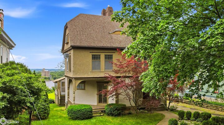 Property Photo:  1018 N 4th Street  IA 52601 