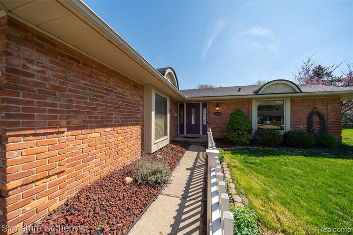 Property Photo:  14188 Ramblewood Street  MI 48154 5338 