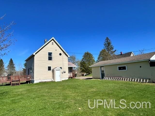 Property Photo:  43959 Sixth Avenue  MI 49905 