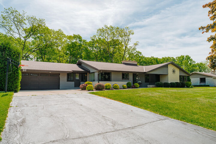 Property Photo: W124s6438 Hawthorne Rd WI 53150