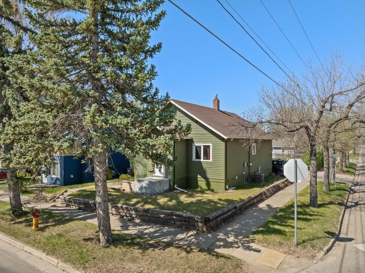 Property Photo:  1023 3rd St NE  ND 58703 