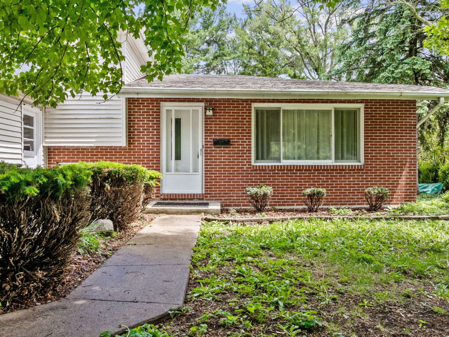 Property Photo:  189 S Park Boulevard  IL 60137 