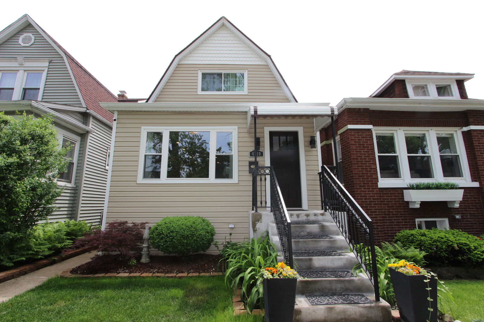 Property Photo:  4719 W Warwick Avenue  IL 60641 