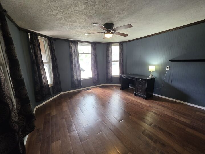 Property Photo:  919 E Johnson Street  IL 61727 