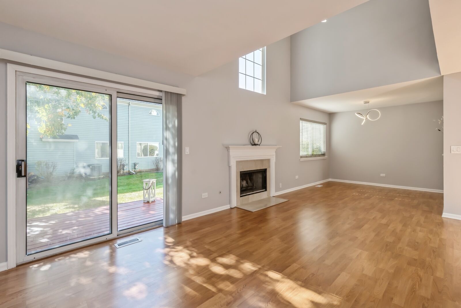 Property Photo:  222 Wellington Circle  IL 60031 