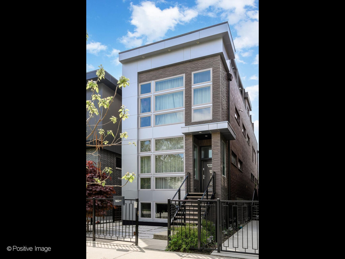 Property Photo:  2125 W Erie Street  IL 60612 