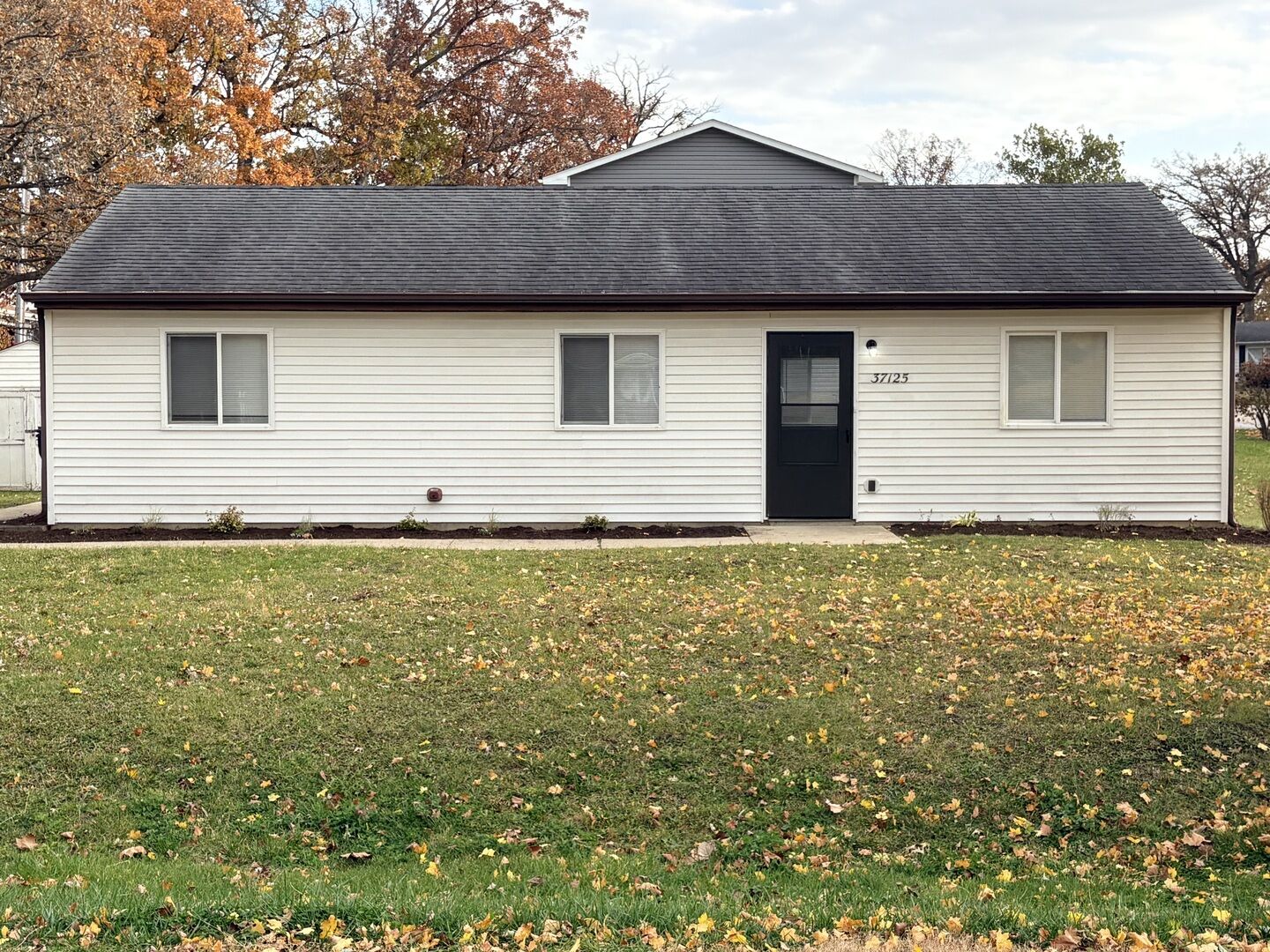 Property Photo: 37125 N Summerfield Drive IL 60046