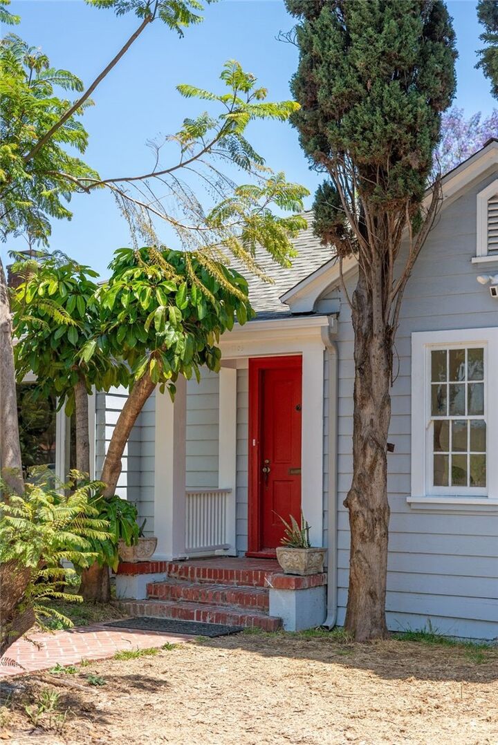 Property Photo:  1106 S Victoria Avenue  CA 90019 