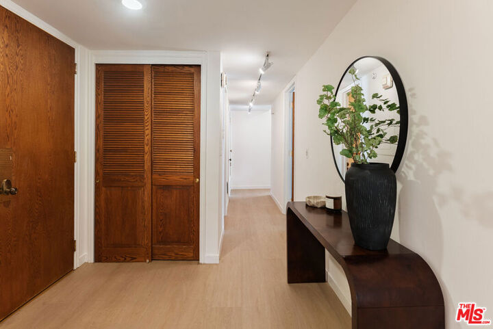 Property Photo:  423 N Palm Drive 102  CA 90210 