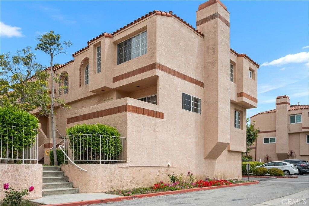 Property Photo:  3101 Plaza Del Amo 101  CA 90503 