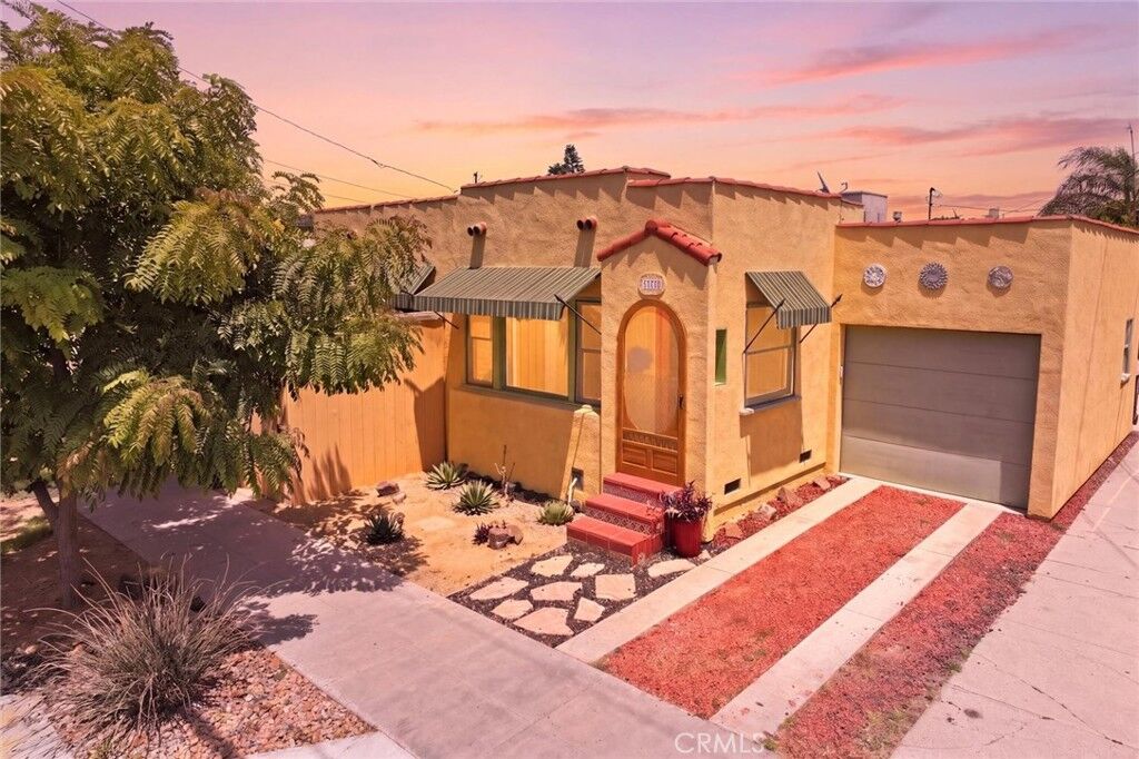 Property Photo:  672 Stanley  CA 90814 