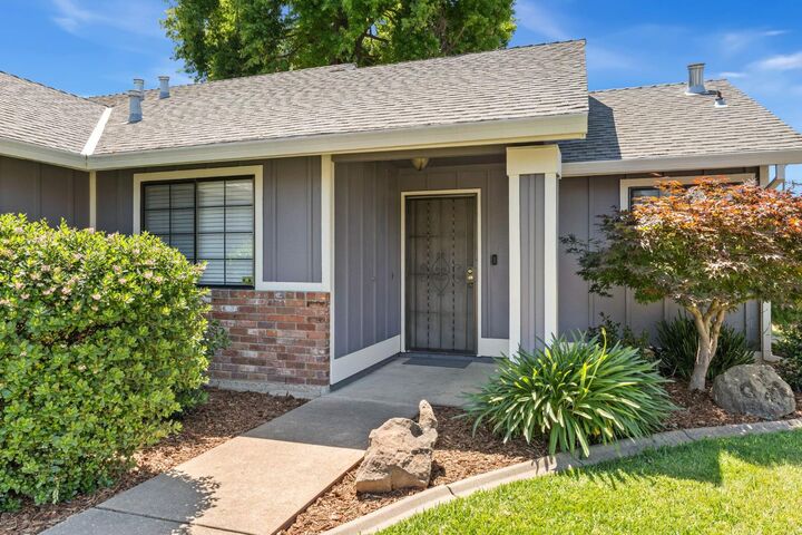 Property Photo:  4802 Hinchman Way  CA 95823 