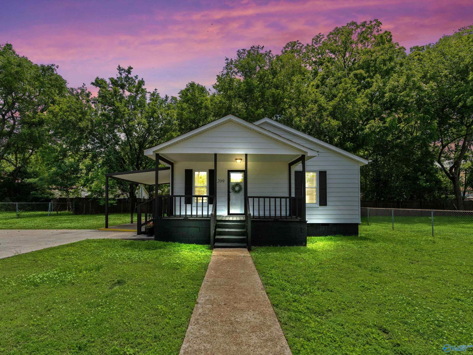 Property Photo: 209 Baxter Avenue NW AL 35811