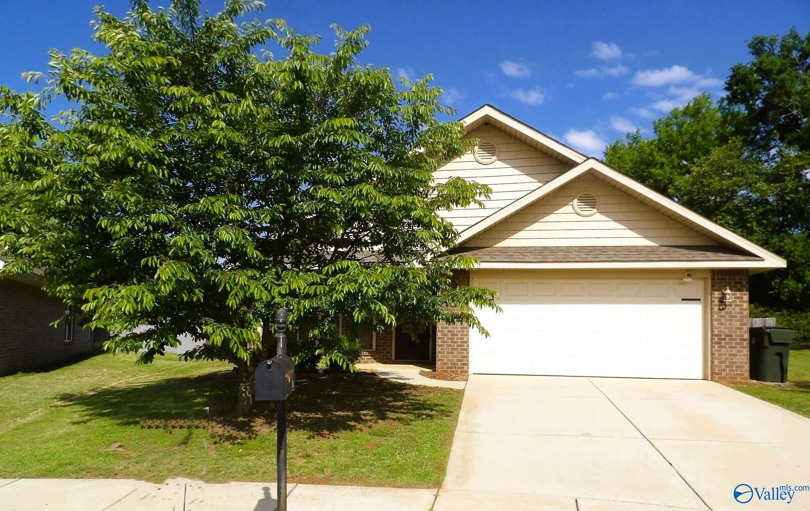 Property Photo:  136 Tybee Drive  AL 35758 