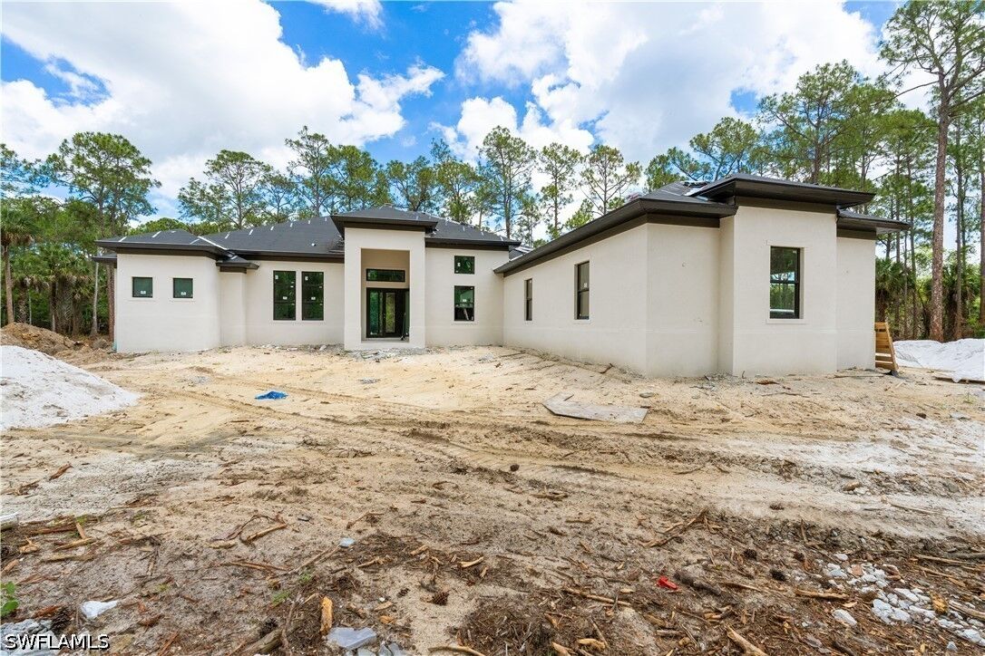 Property Photo: 3191 16th Avenue NE FL 34120
