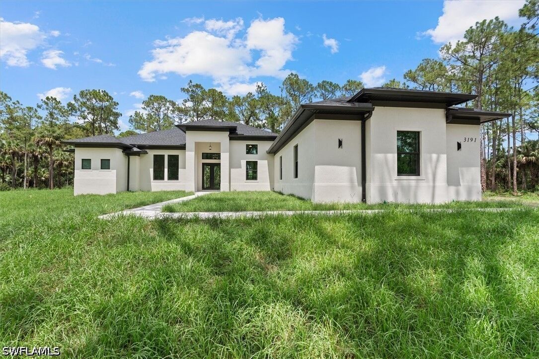 Property Photo: 3191 16th Avenue NE FL 34120
