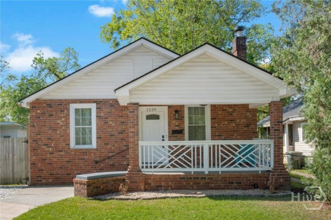 Property Photo: 1229 E 40th Street GA 31404