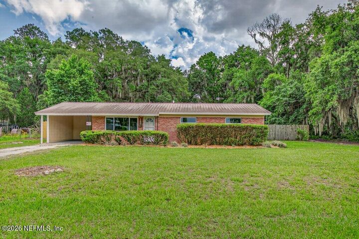 Property Photo: 133 Magnolia Avenue E FL 32131